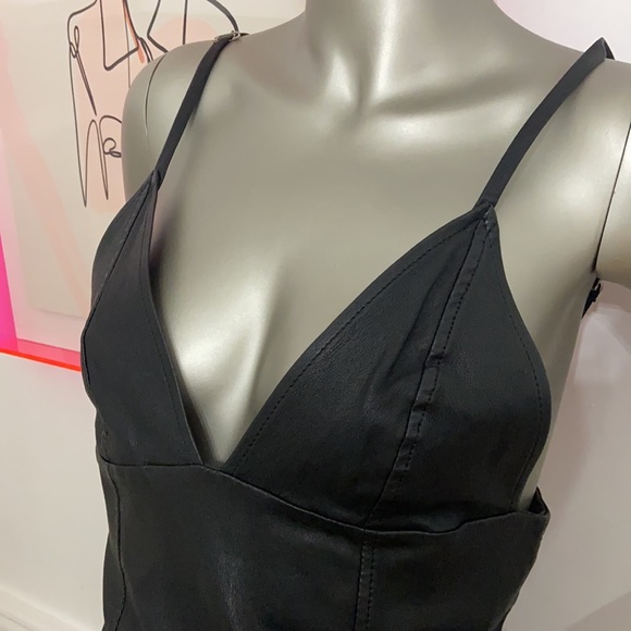 Leather dress - Picture 3 of 10